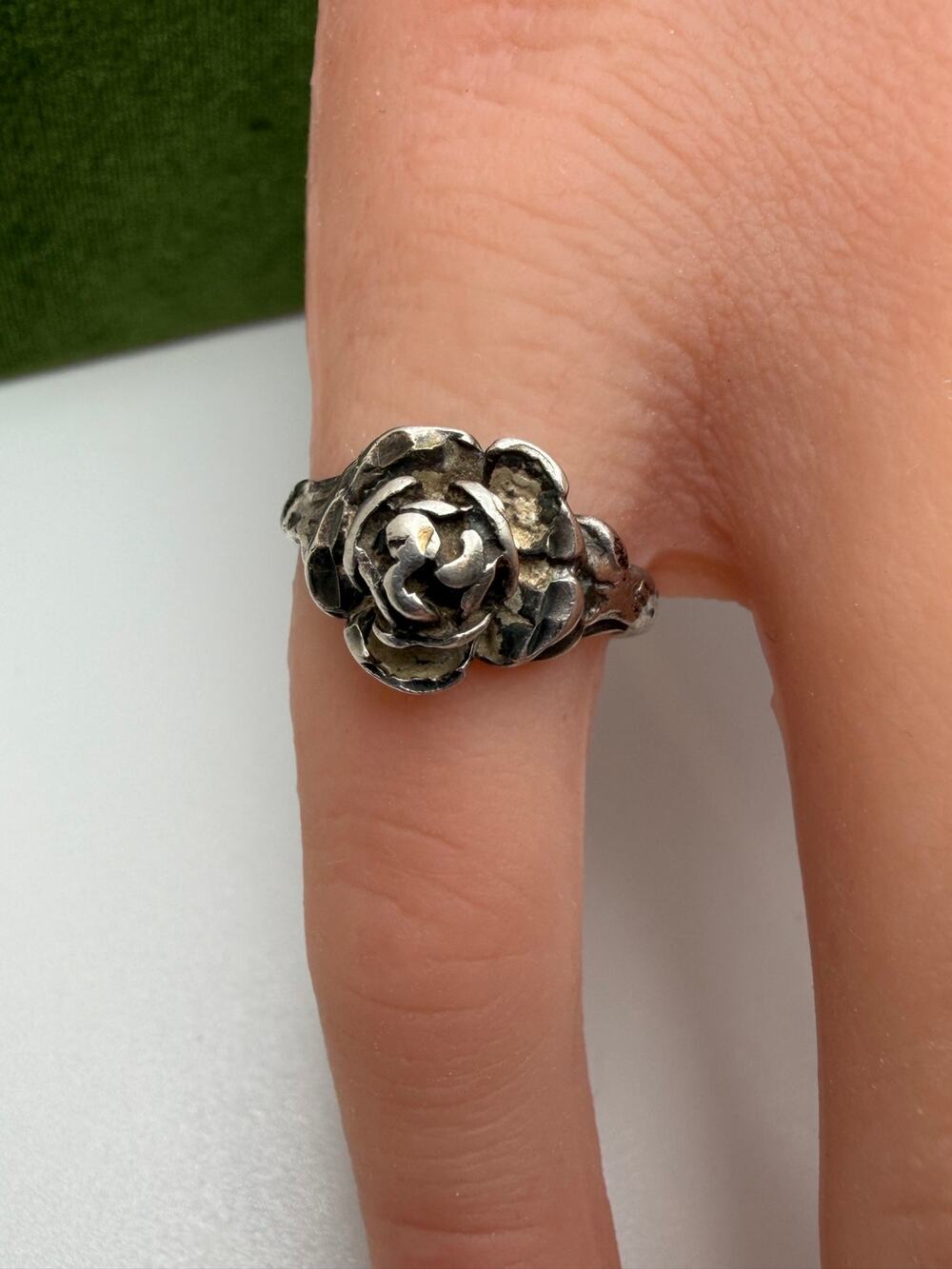 Vintage Zuni Sterling Signed Linette Laiwakete Rose Ring size 4.25